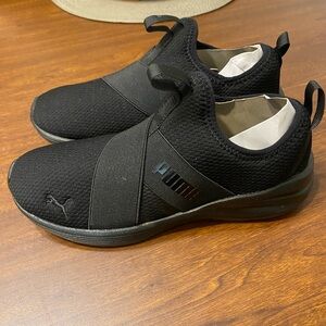 PUMA Women's Prowl Slip On Cross Trainer Sneaker size 5.5